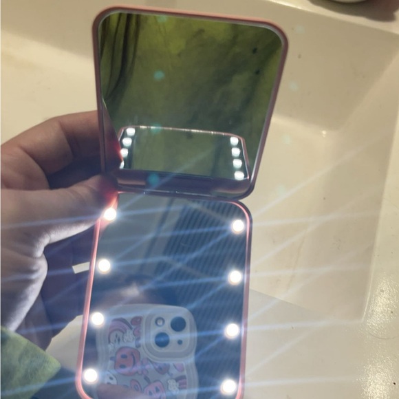 Pink pocket sized LED mirror - Picture 1 of 4